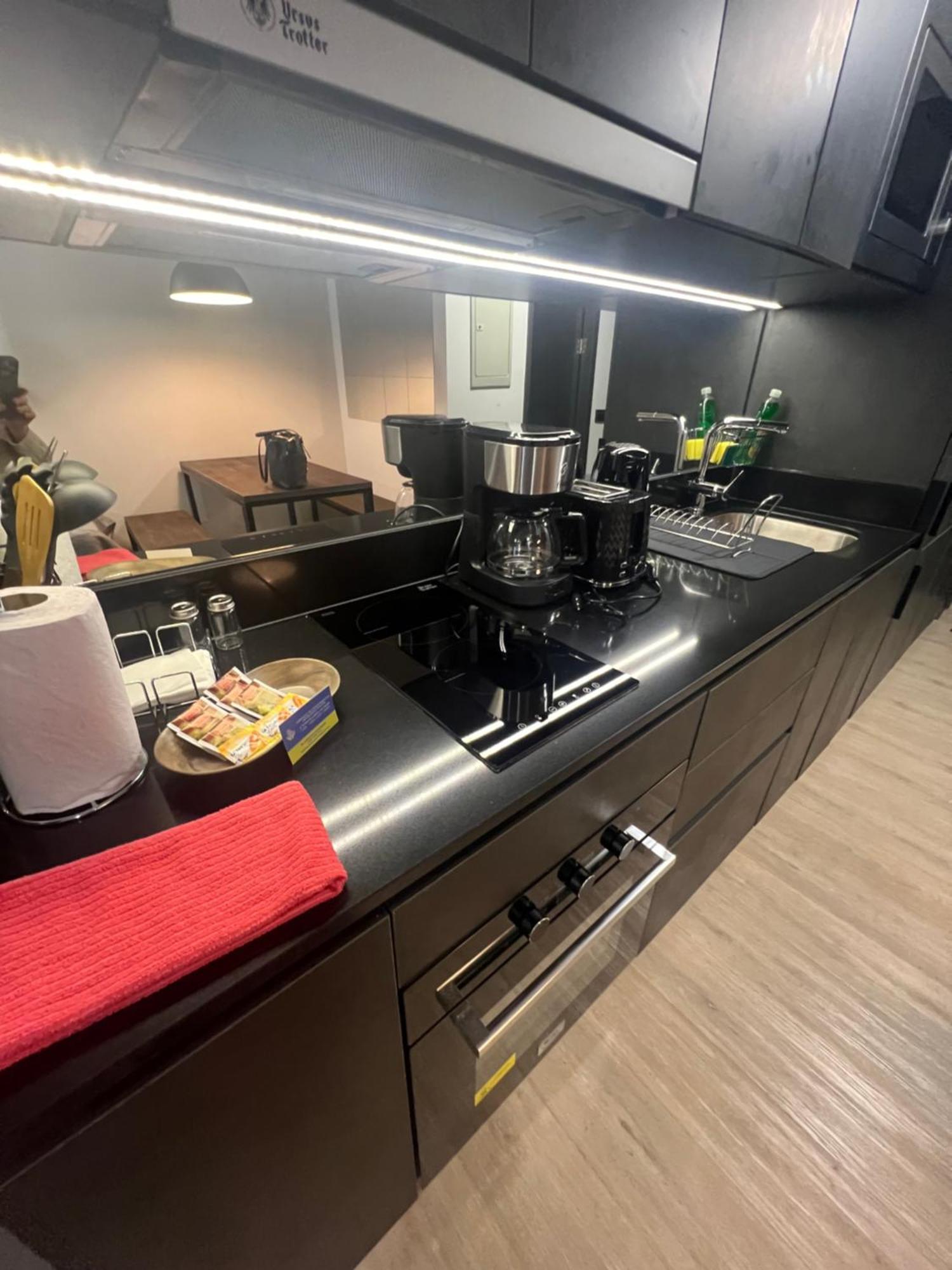 Apartamento 80 Metros , Costado Clinica Condes ,hasta 5 Personasn *