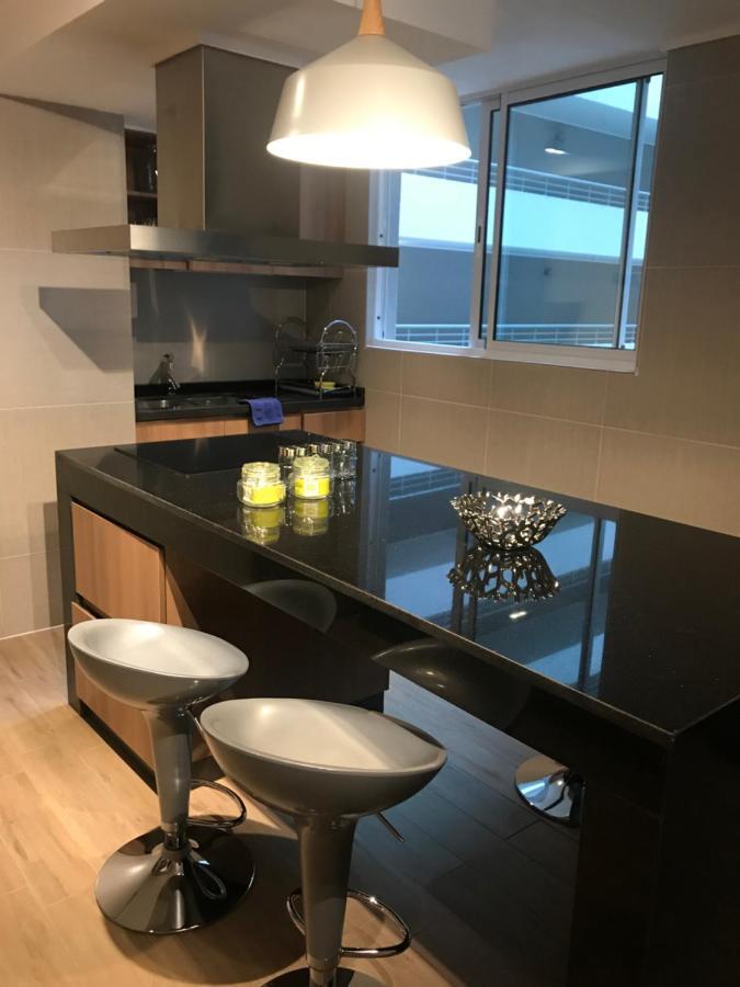 80 Metros , Costado Clinica Condes ,hasta 5 Personasn Apartamento Santiago